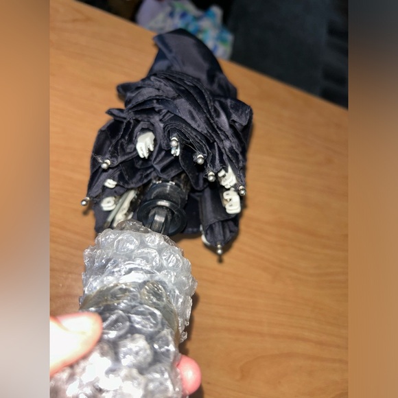 New umbrella (Free) - Picture 2 of 4